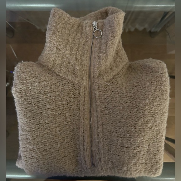 Wilfred Aritzia Sweater (M) - Picture 2 of 3